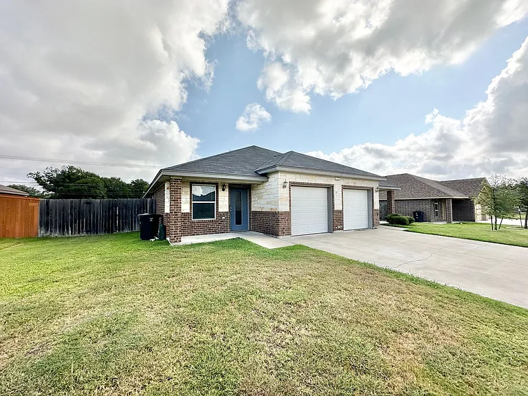 4507 Skyflower Ln — Photo 2