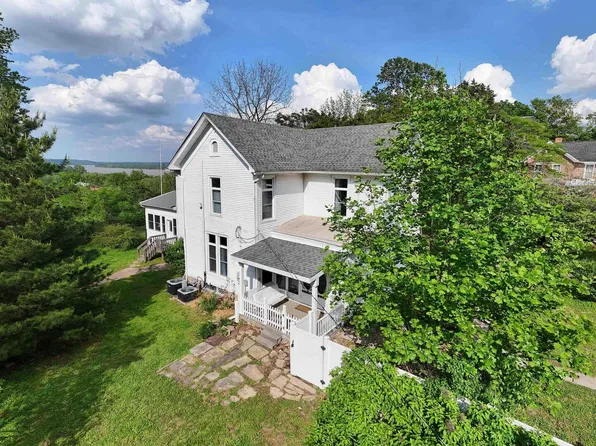 213 E Chatham St, Golconda, IL 62938