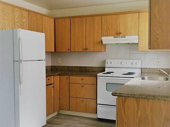4th image of 13805 SE Stark St #9829422