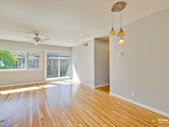 4th image of 1018 Tulip Dr