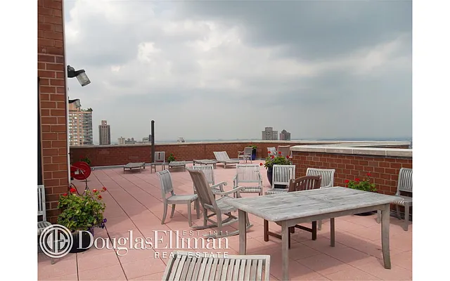 Rented by Douglas Elliman | media 19