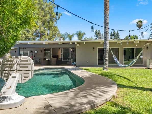 5433 Royer Ave, Woodland Hills, CA 91367