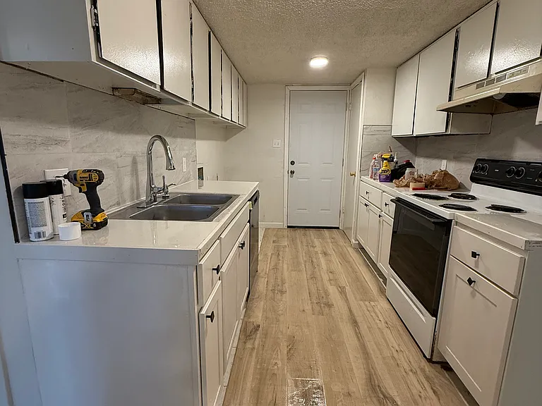 1342 N Cooper St — Photo 15