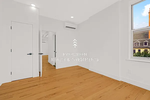 Rented by Evergreen Realty & Investments | media 5
