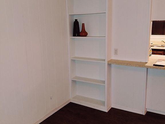 5th image of 11601 Hughes Ave NE