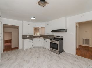 1402 21st St, Hondo, TX 78861