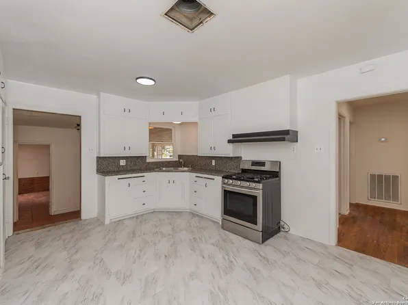 1402 21ST ST, Hondo, TX 78861