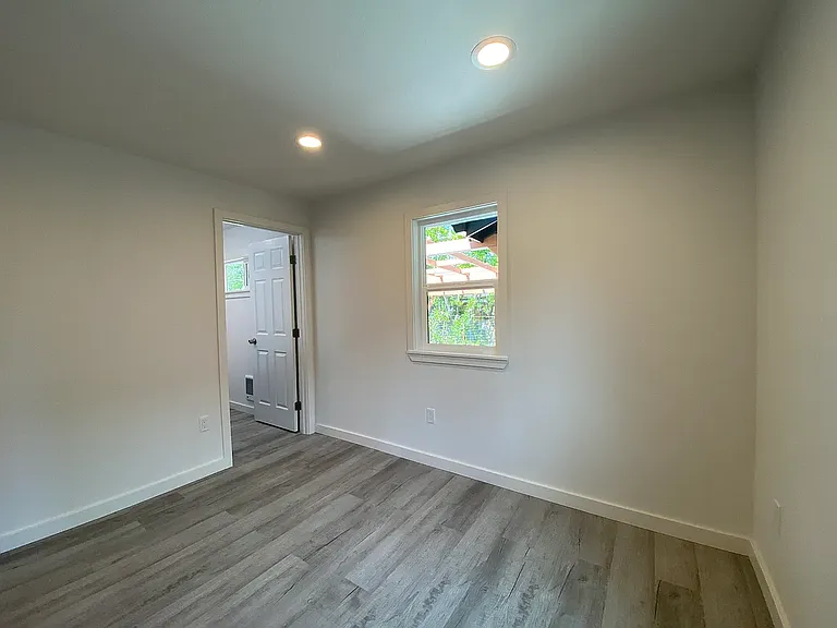 1743 SE Crawford Rd — Photo 16