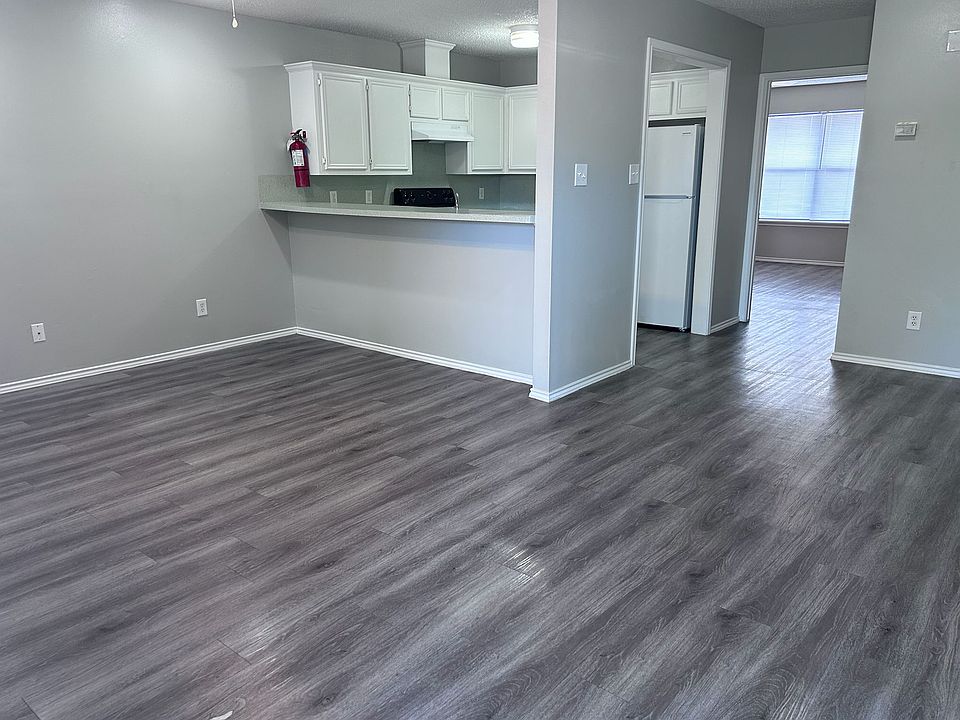 1st image of 1604 W McIntyre St APT 6