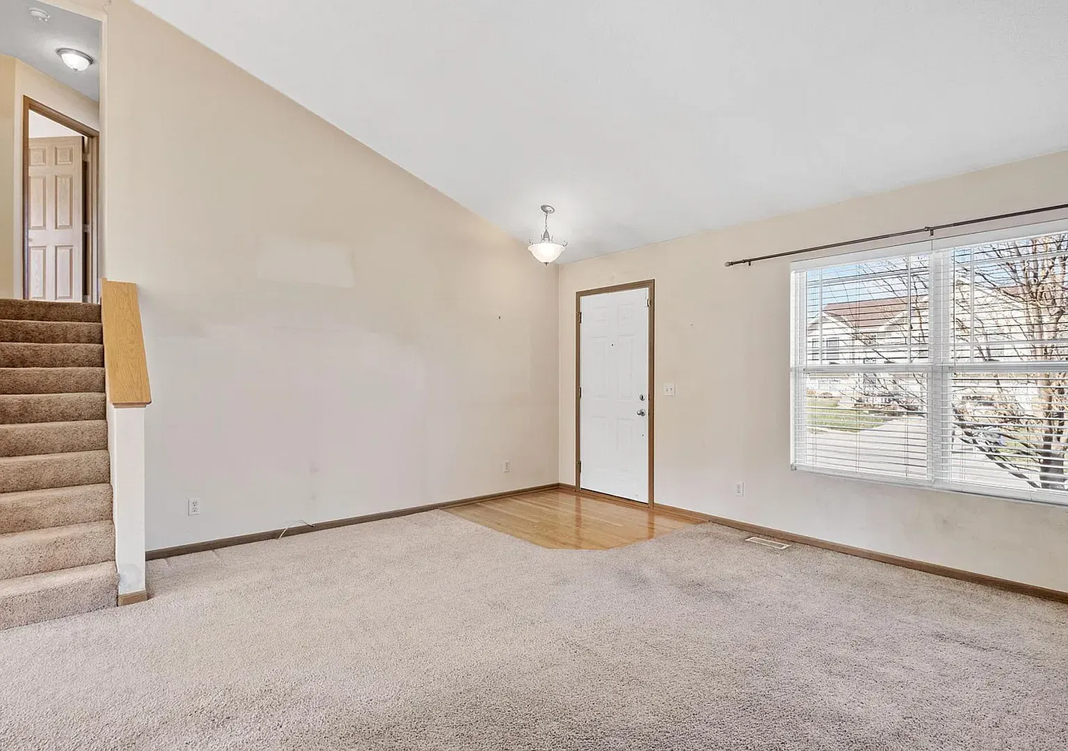 Spacious 3-Bedroom with Fenced Yard & Garage — Photo 2
