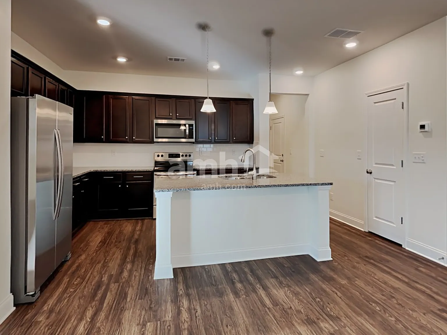 4 bed, 3.5 bath, 3061 sqft, $3,110 — Photo 3