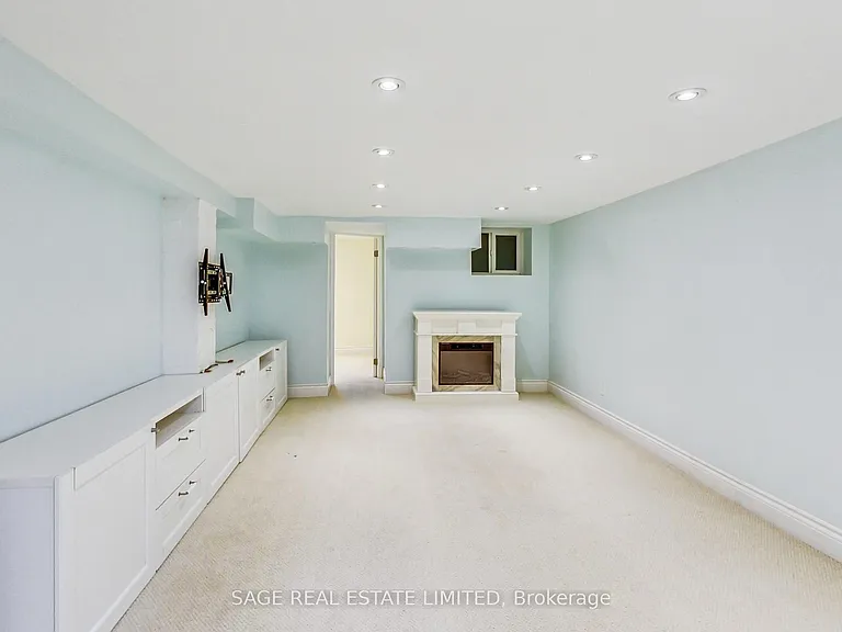 46 Alberta Ave — Photo 36