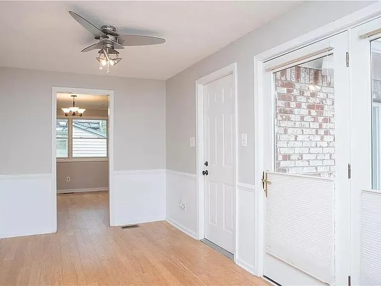 485 W Walnut St — Photo 7