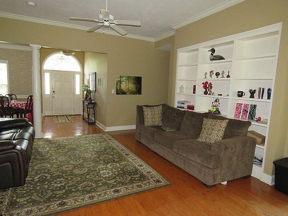 4th image of 8113 Glenmore Dr