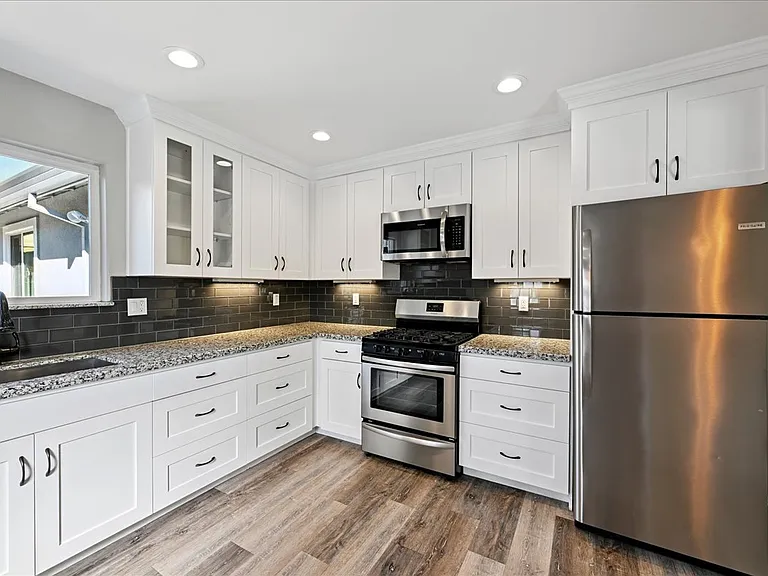 205 Grove St — Photo 34