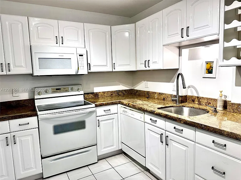 400 Kings Point Dr #714 — Photo 2