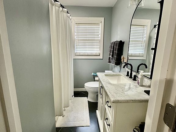 3rd image of 104 Fair St