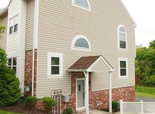157 Old Village Ln, Bethel Park, PA 15102