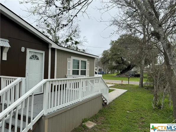 209 Green St, Cuero, TX 77954