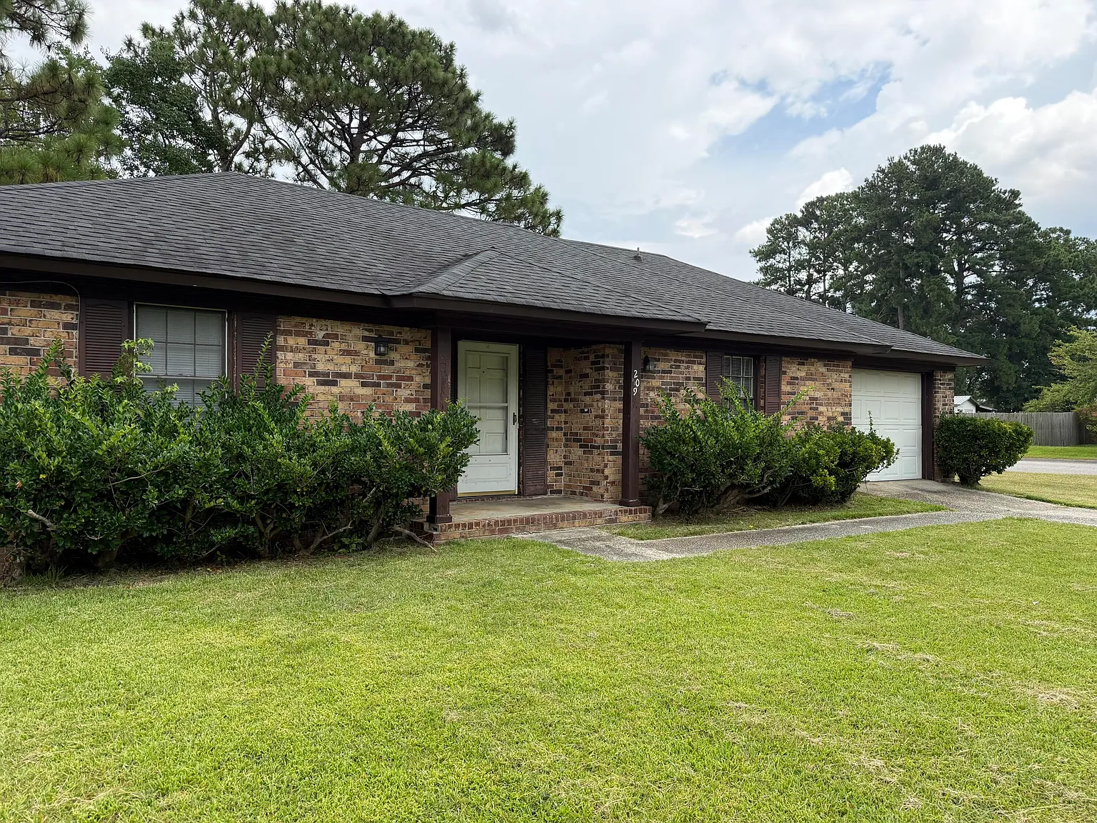 3 bed, 2.0 bath, 1200 sqft, $1,875 — Photo 1