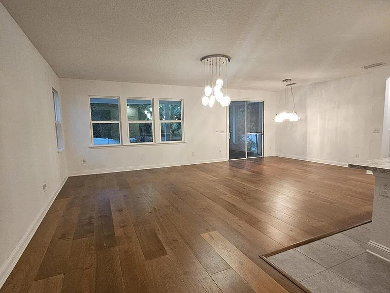 371 Heritage Oaks Dr — Photo 3