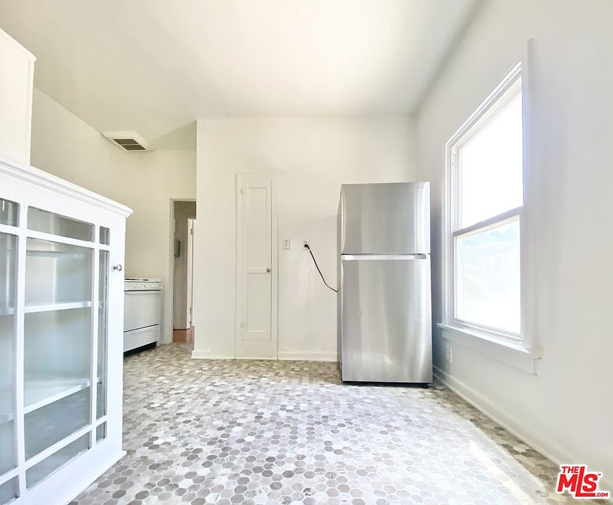 1st image of 404 N Curson Ave #1A