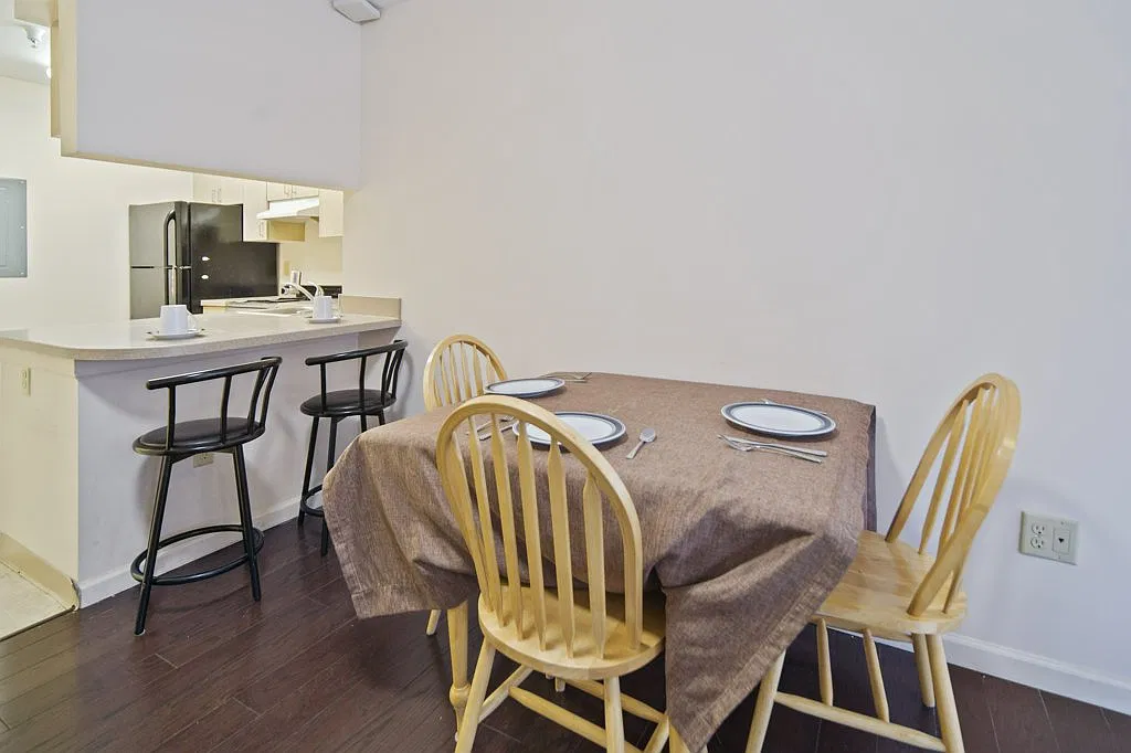 4 bed, 1200 sqft, $1,475 — Photo 3