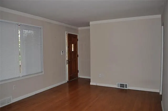 1112 Lester Ave photo 1