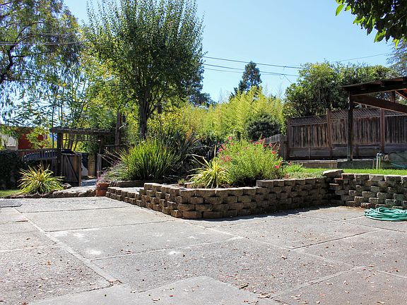 4th image of 821 Sir Francis Drake Blvd Unit 3