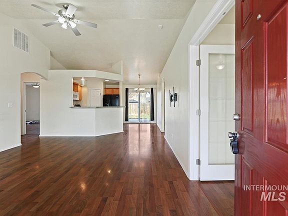 4th image of 612 Goshawk Ave