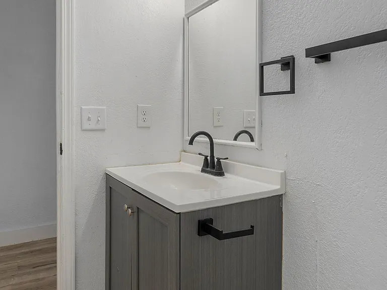 21 Larue St. Apartments — Photo 18