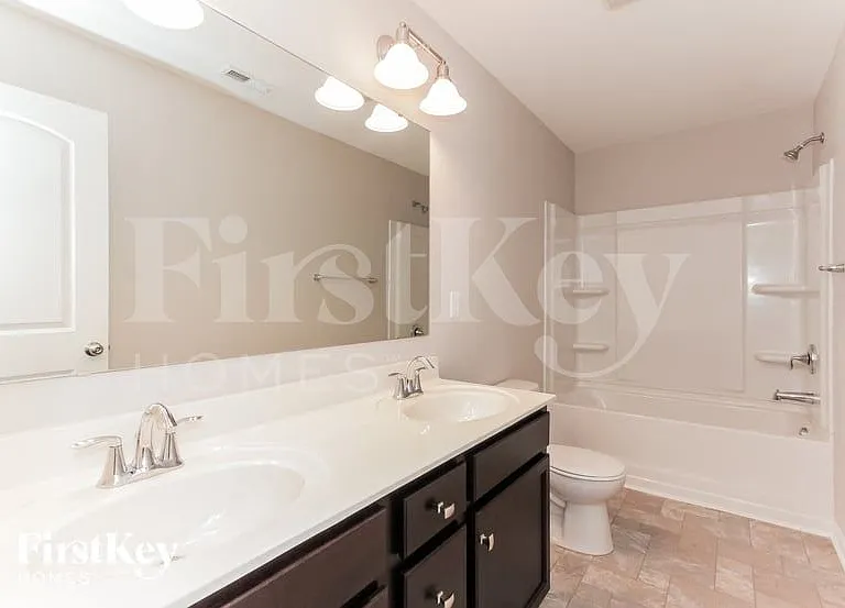 3815 Streamside Dr — Photo 14