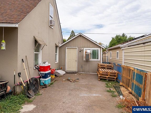 3rd image of 299 Gilbert St