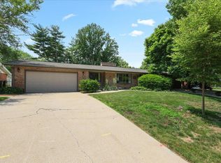 2209 Fletcher St, Urbana, IL 61801