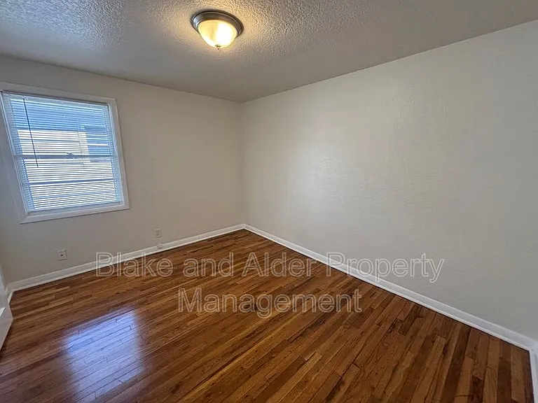 656 Breys Ave NE — Photo 12