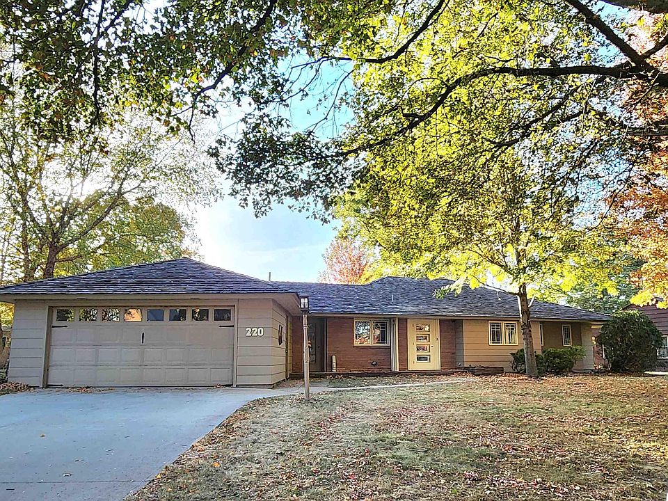 1st image of 220 Willowbrook Dr
