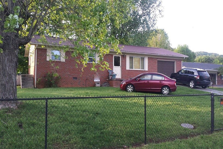1st image of 207 Livesay Cir