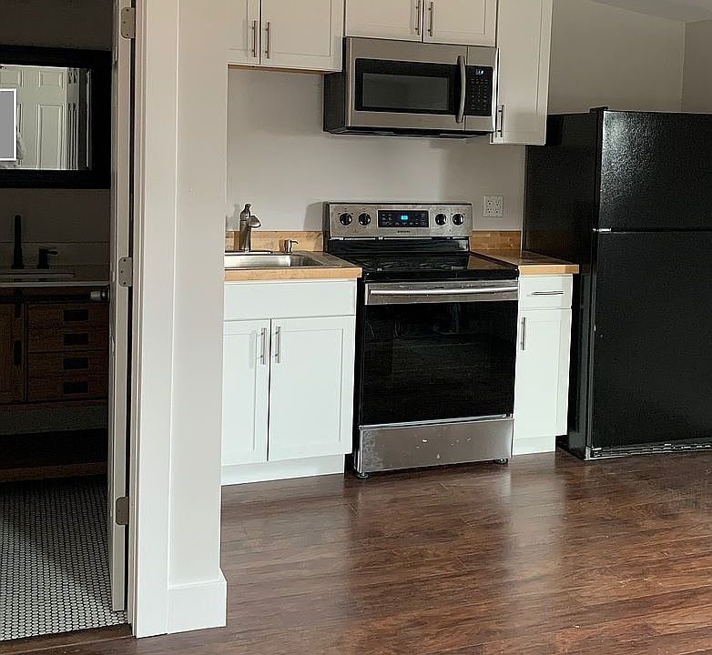 2nd image of 990 N Julian St