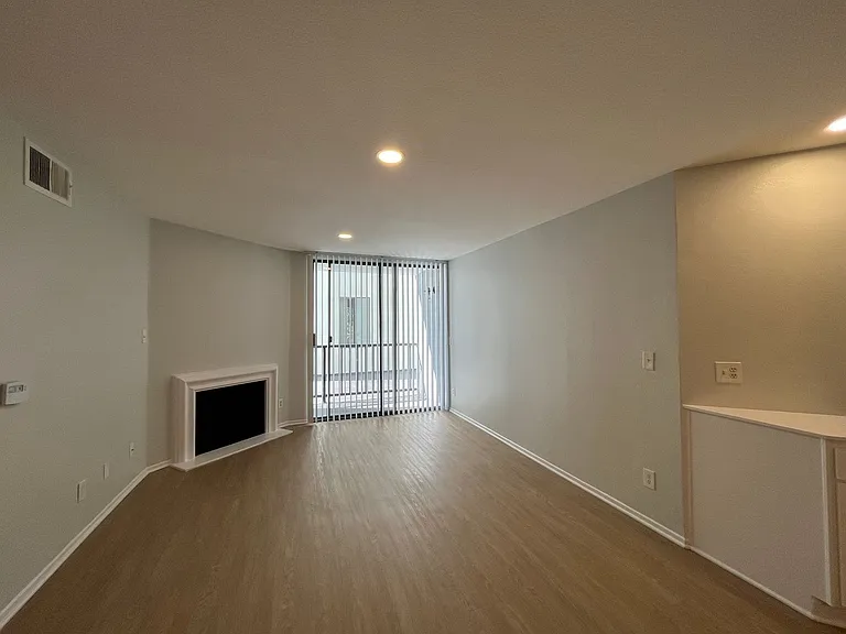 5235 Kester Ave — Photo 29