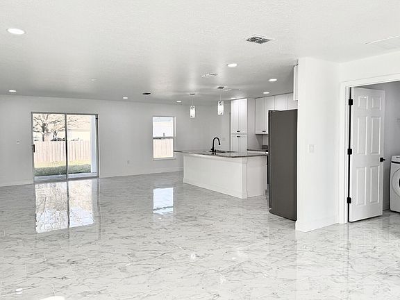 3rd image of 443 Treemont Avenue