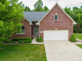 19401 Linwood Dr, Clinton Township, MI 48038
