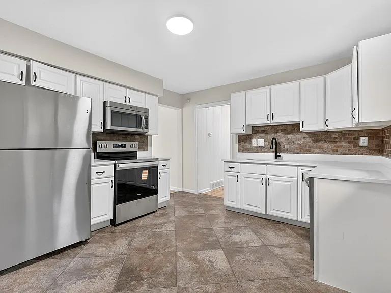 121 Sunglow Dr — Photo 3