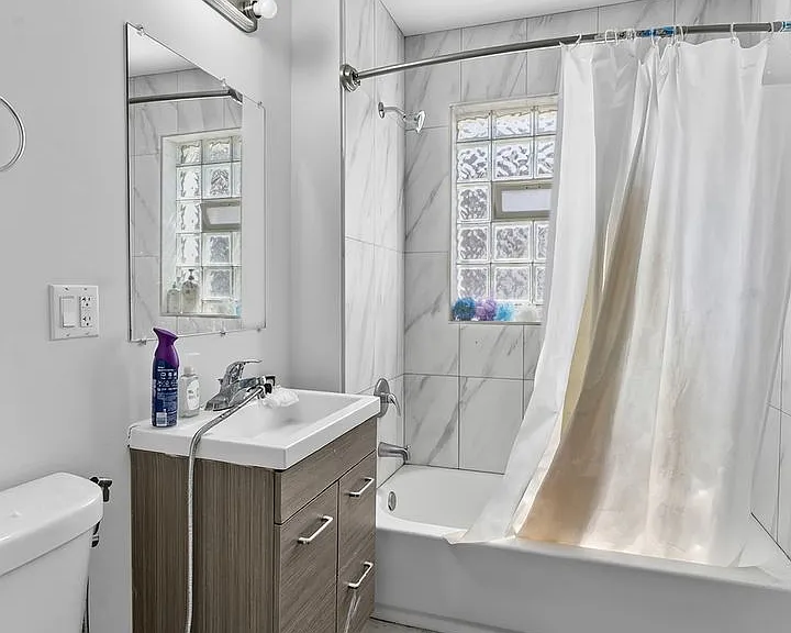 6565 N. Lakewood Renovated Rogers Park Apartments — Photo 51