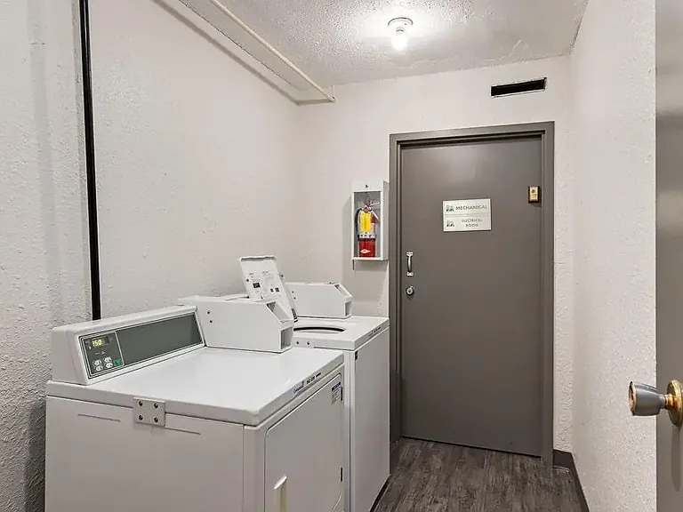 42 Campbell Cres SE #102 — Photo 22