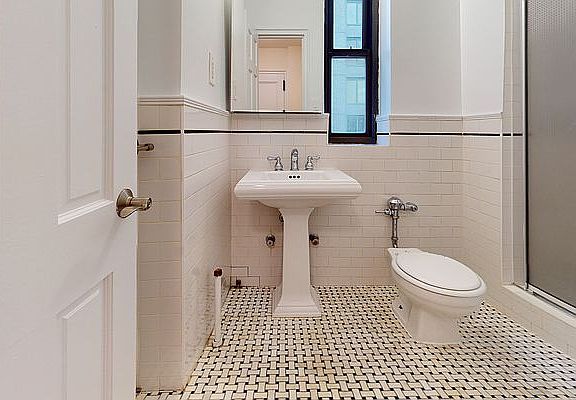 5th image of 141 E 56th St Penthouse G0