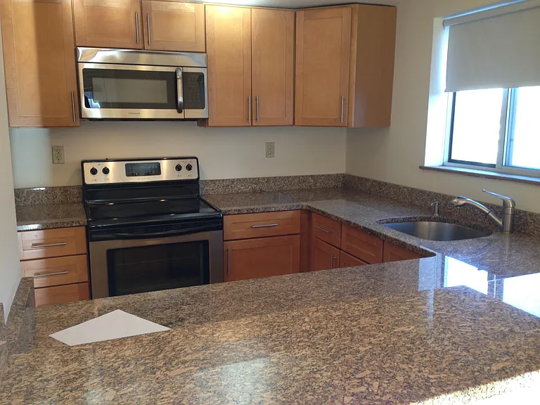 348 Franklin St #301 — Photo 7