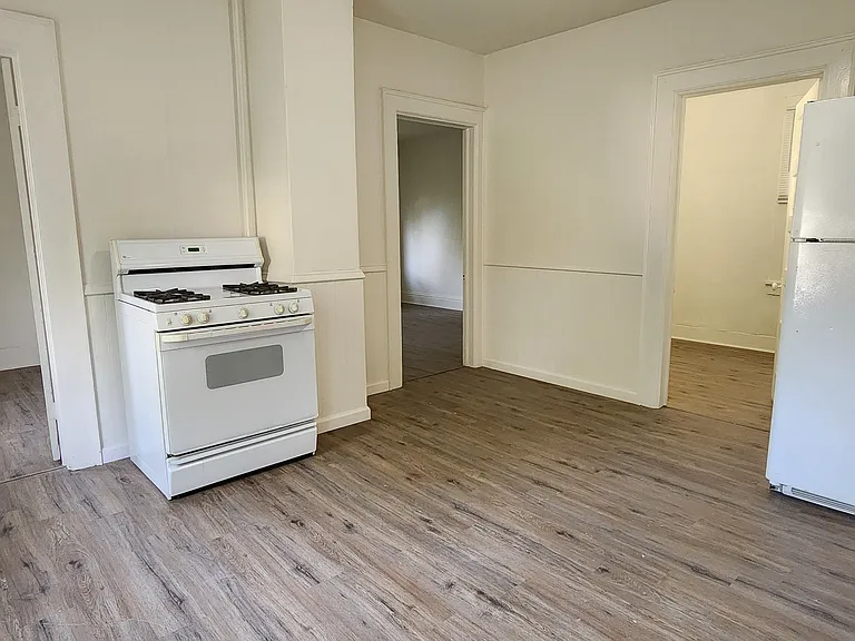 22 Marion St #D — Photo 8