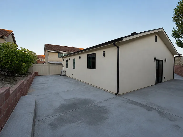 20261 Ermine St — Photo 12