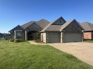 2636 SE 8th St, Moore, OK 73160