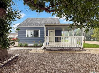 404 7th Ave NW, Swift Current, SK S9H0Z3